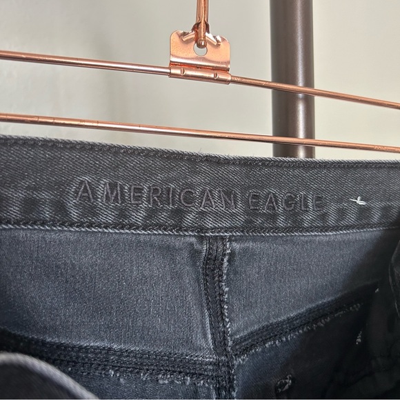 American Eagle Black Distressed Relaxed Baggy High Rise Mom Jeans Women 8 Short - Picture 7 of 10